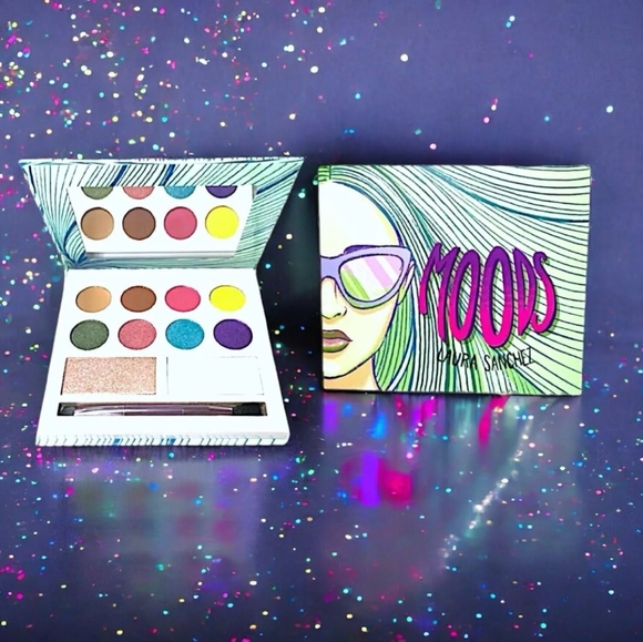 Laura Sanchez: Moods Eyeshadow + Highlighter Palette 10 Shades + Brush NIB - Picture 1 of 9